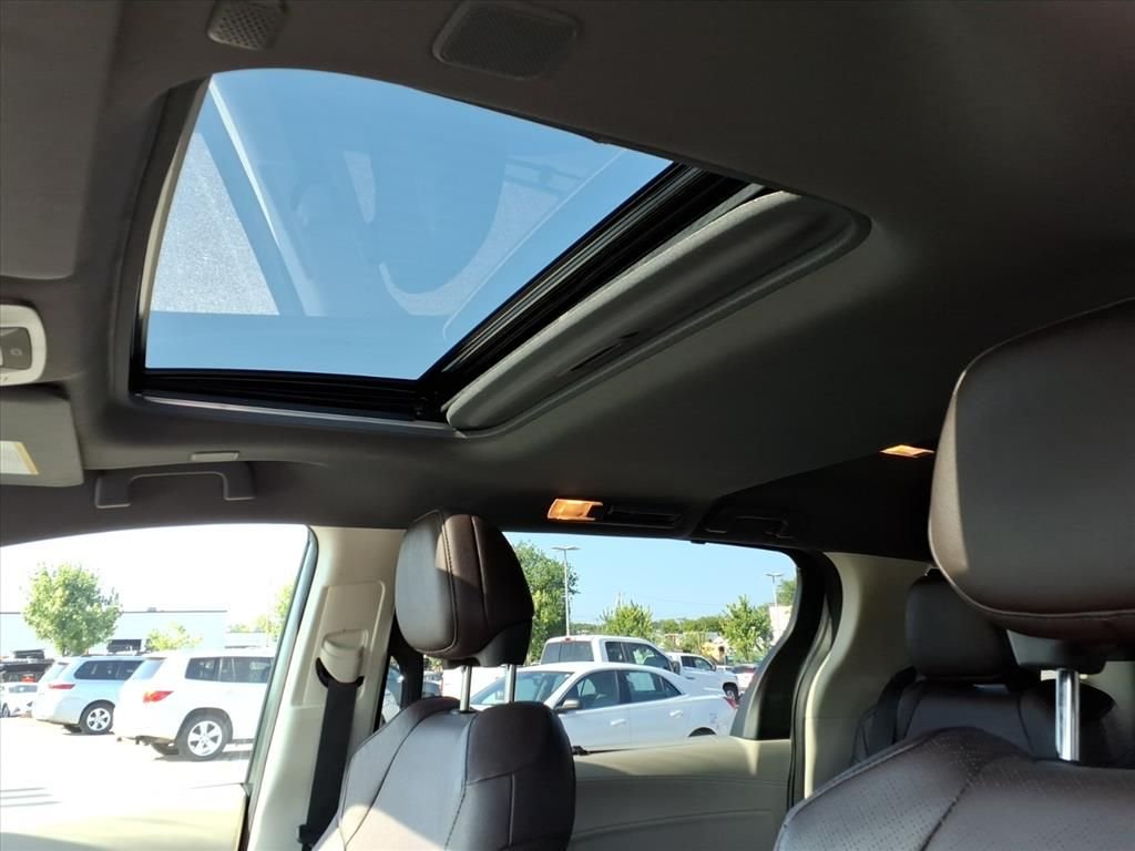 Used 2024  Toyota Platinum image 13
