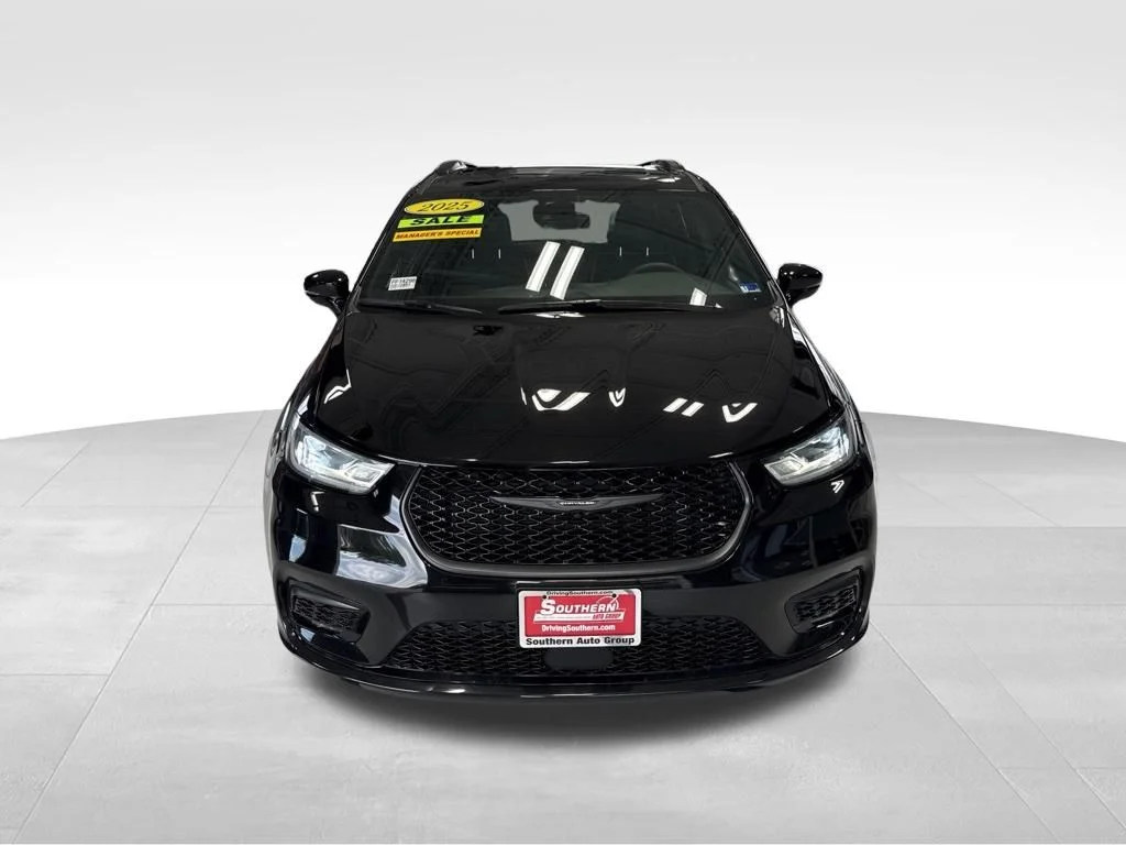 Used 2025 Black Chrysler Limited image 8