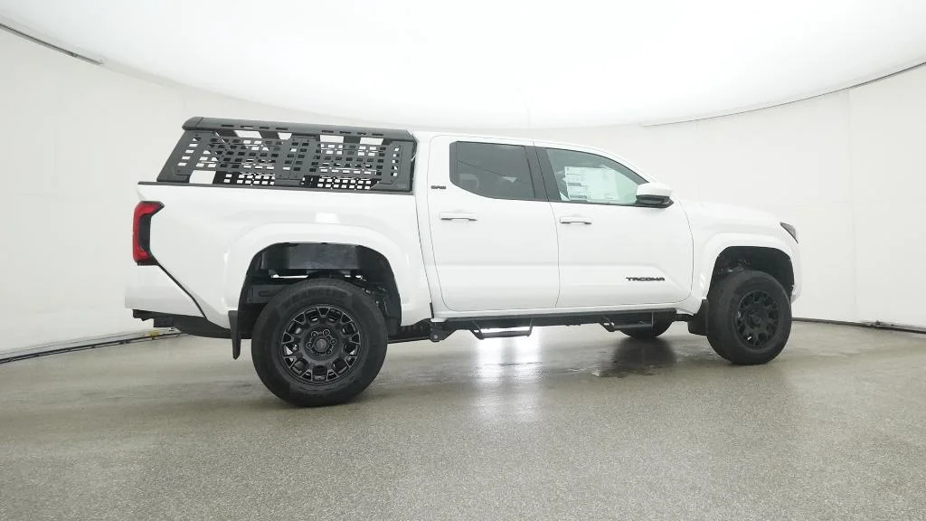 2025 Toyota Tacoma SR5 - Photo 18