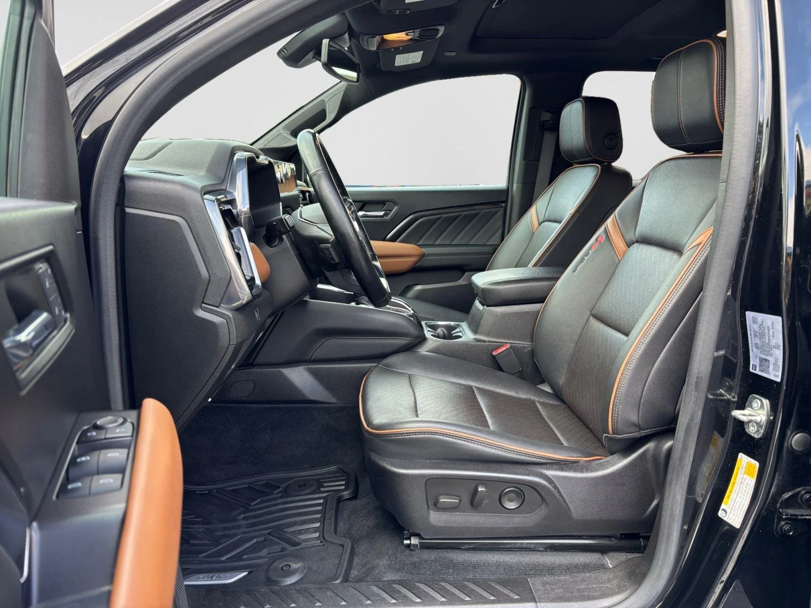 Used 2023 Onyx Black GMC 4WD AT4 image 10