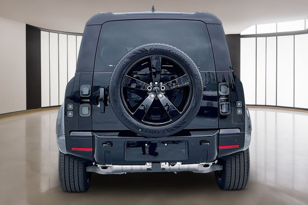 New 2026 Black Land Rover X-Dynamic SE image 4