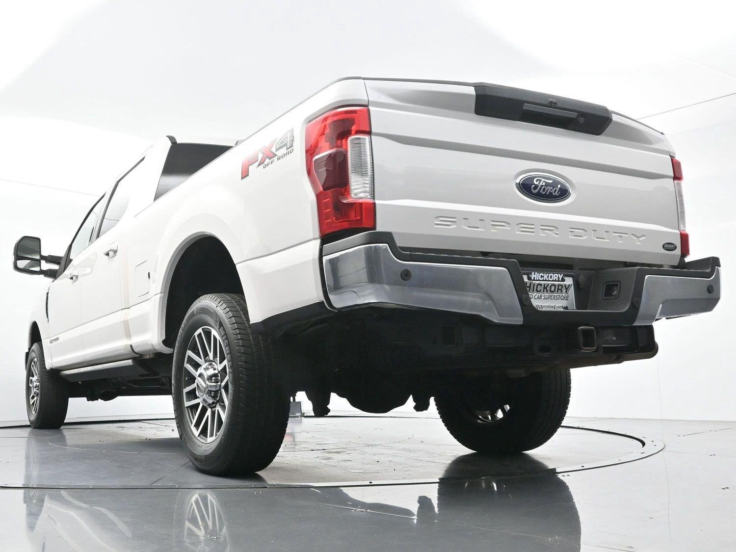 Used 2019 White Platinum Metallic Tri-Coat Ford Lariat image 49