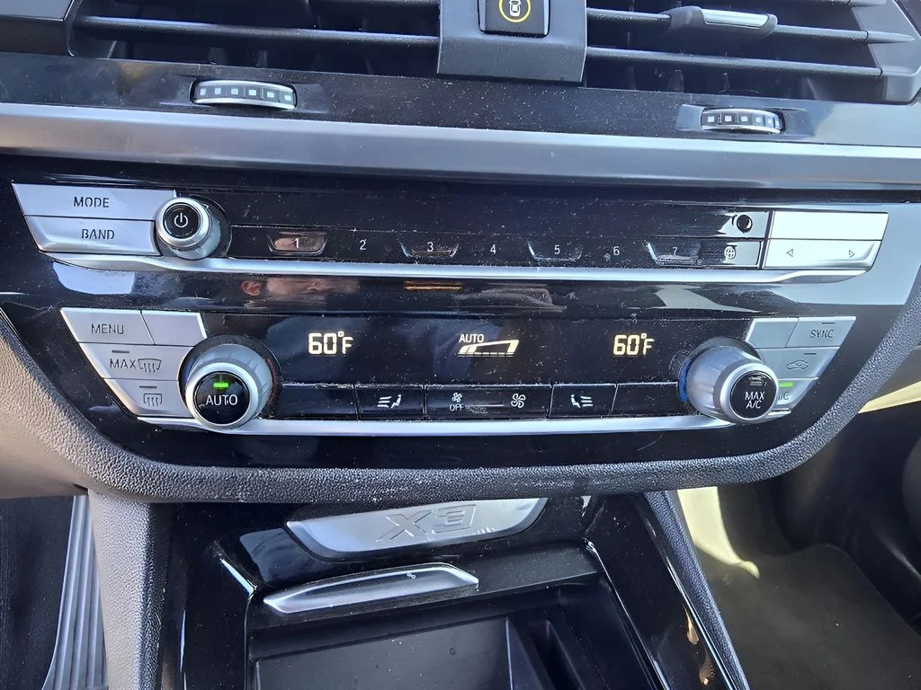 Used 2020 Jet Black BMW xDrive30i image 18