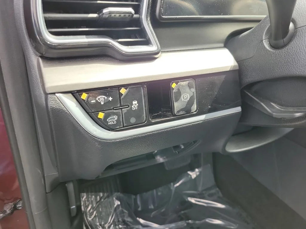 Used 2024 Red Kia X-Line image 20