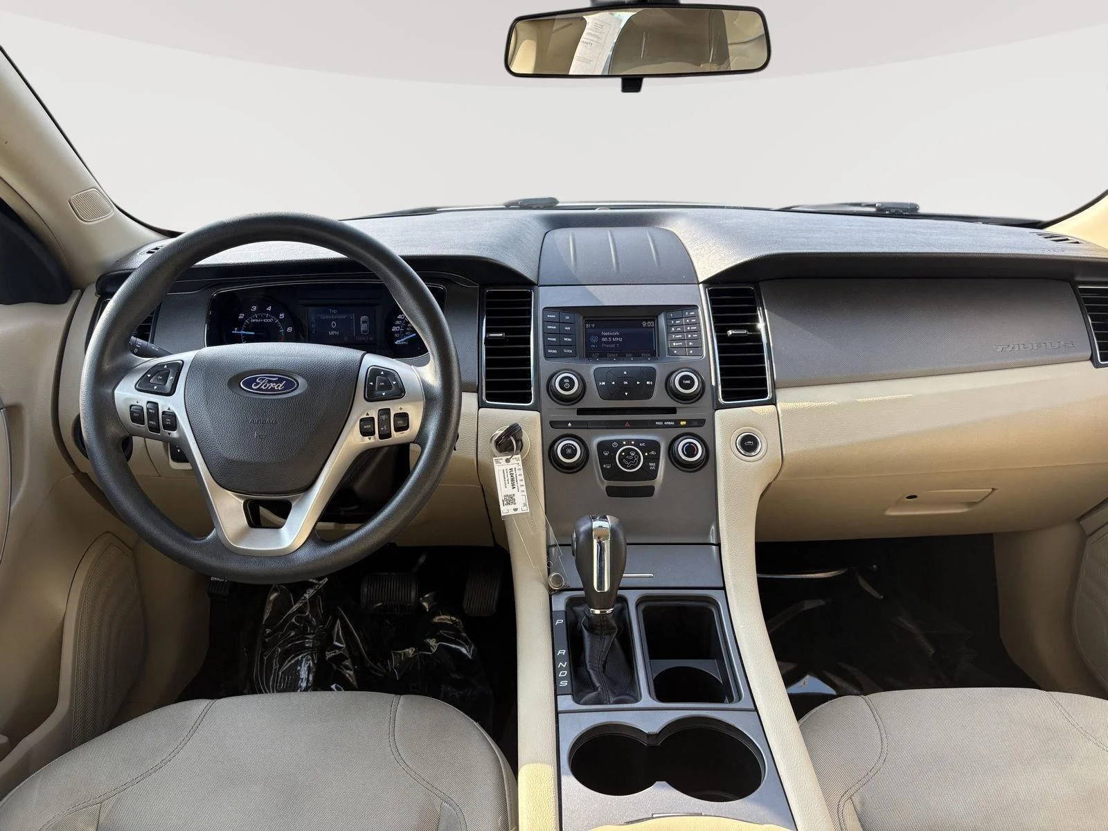 Used 2018  Ford SE FWD image 21