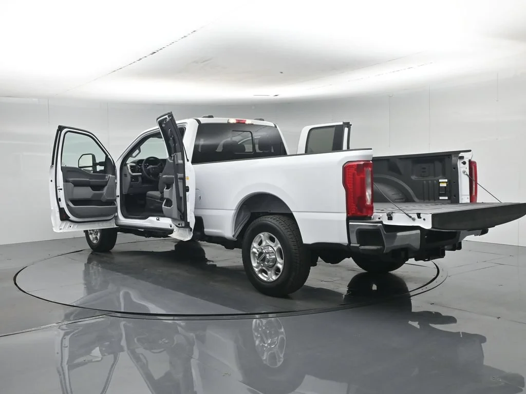New 2026 Oxford White Ford XLT image 33
