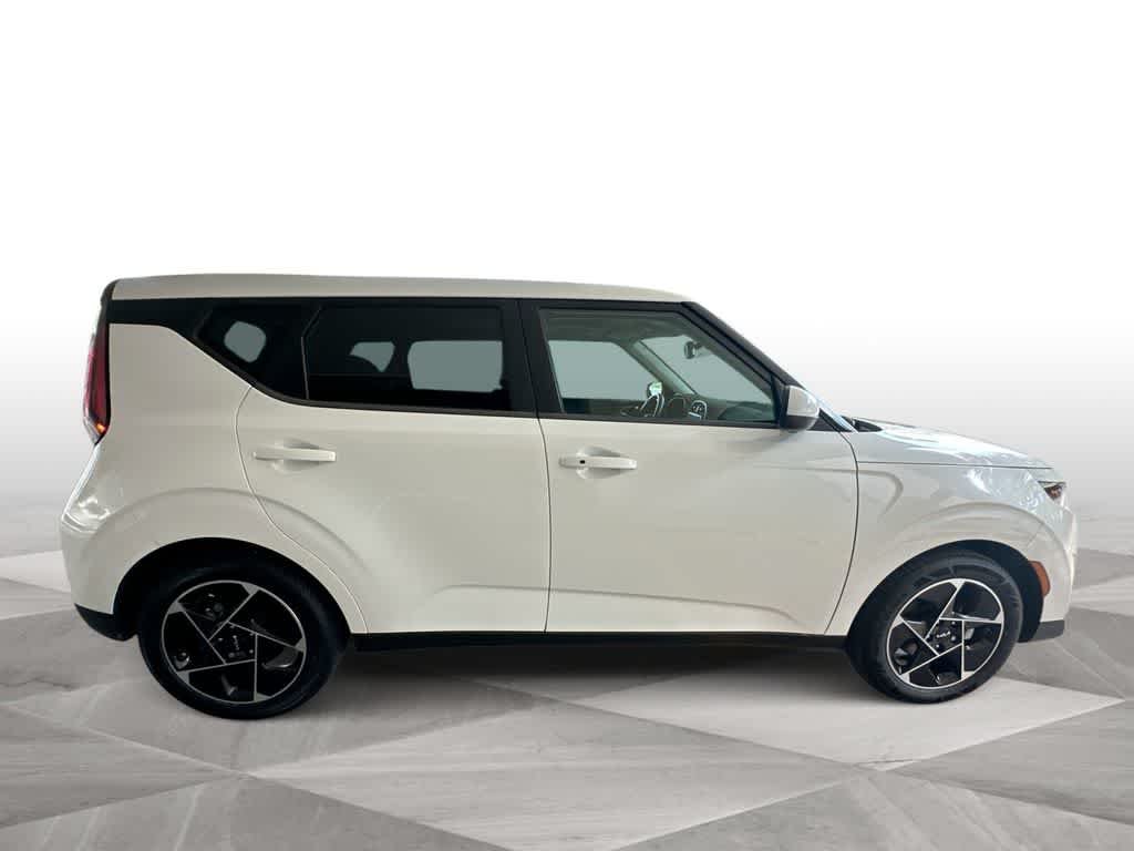 Used 2023 Snow White Pearl Kia EX image 9