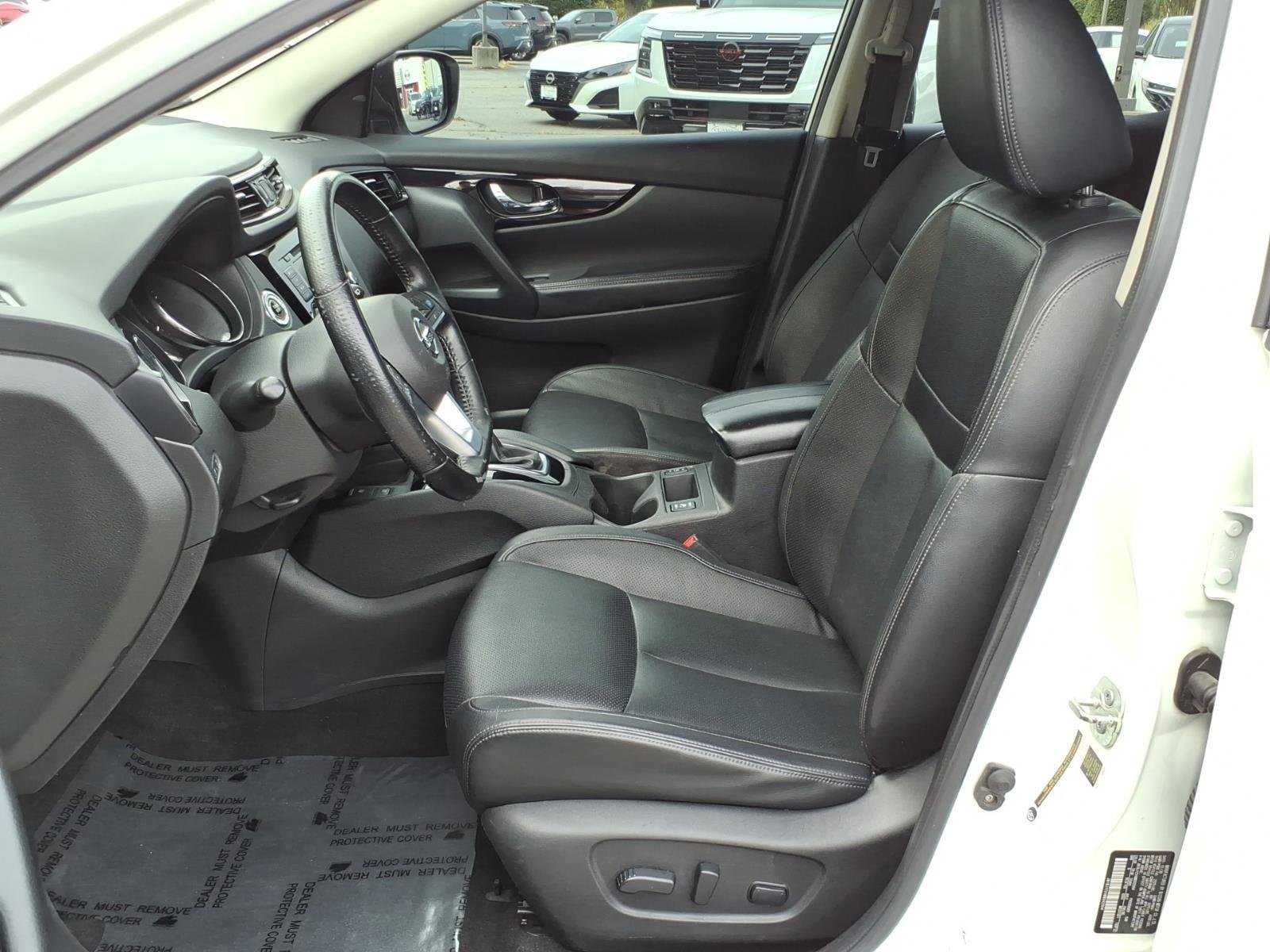 Used 2021 Pearl White Tricoat Nissan SL image 10