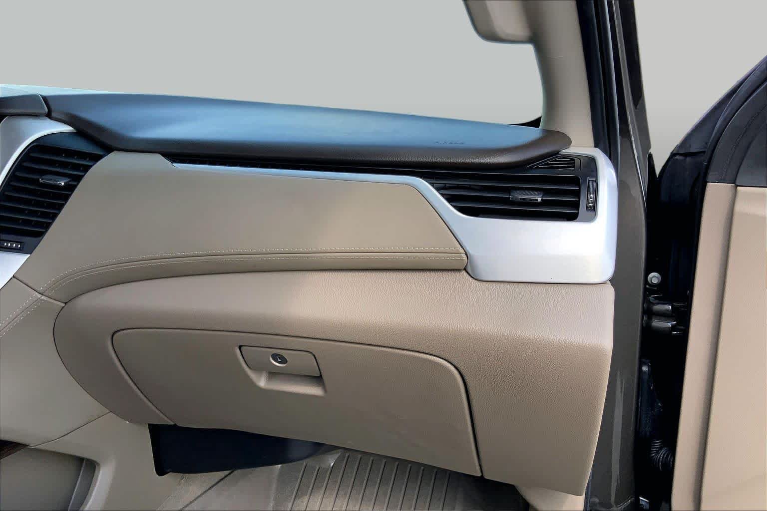 Used 2020 Smokey Quartz Metallic GMC SLT image 18