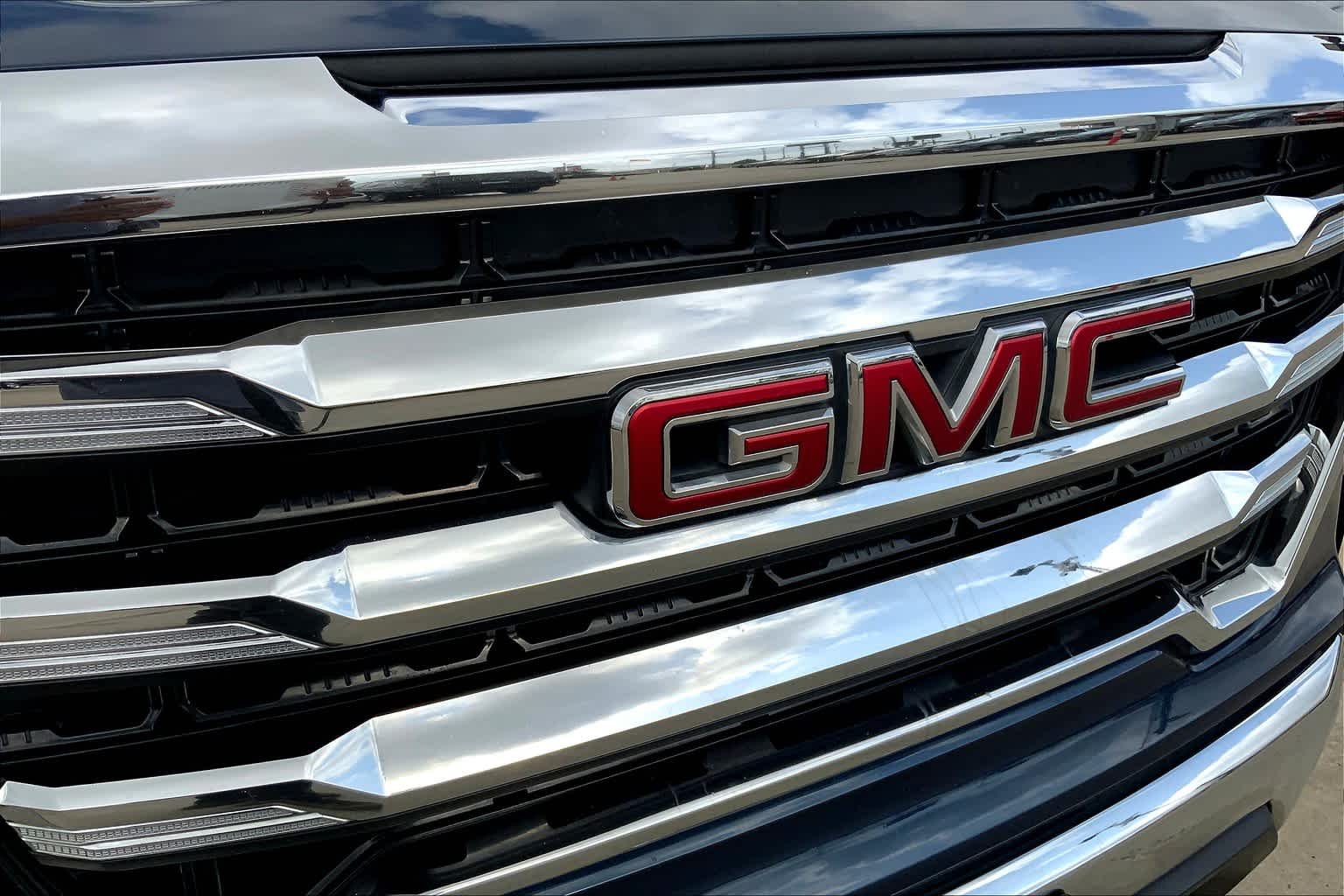 Used 2019 Pacific Blue Metallic GMC SLE image 30