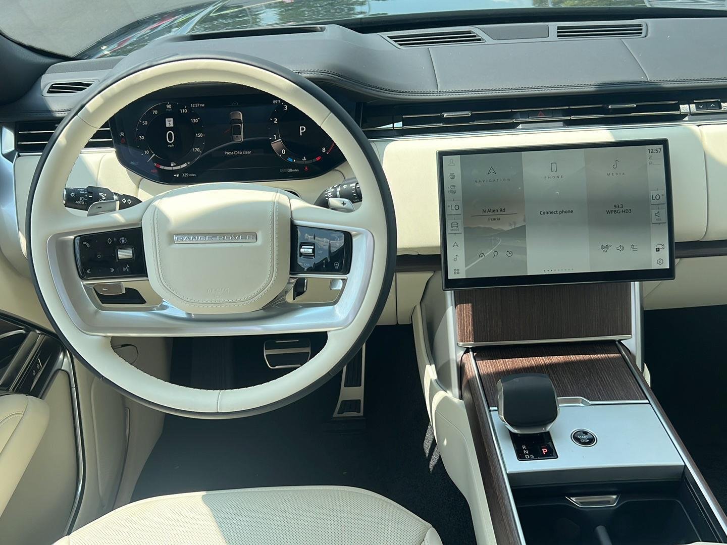 New 2026 British Racing Green SV Bespoke Ultra Met Gloss Land Rover SE image 10