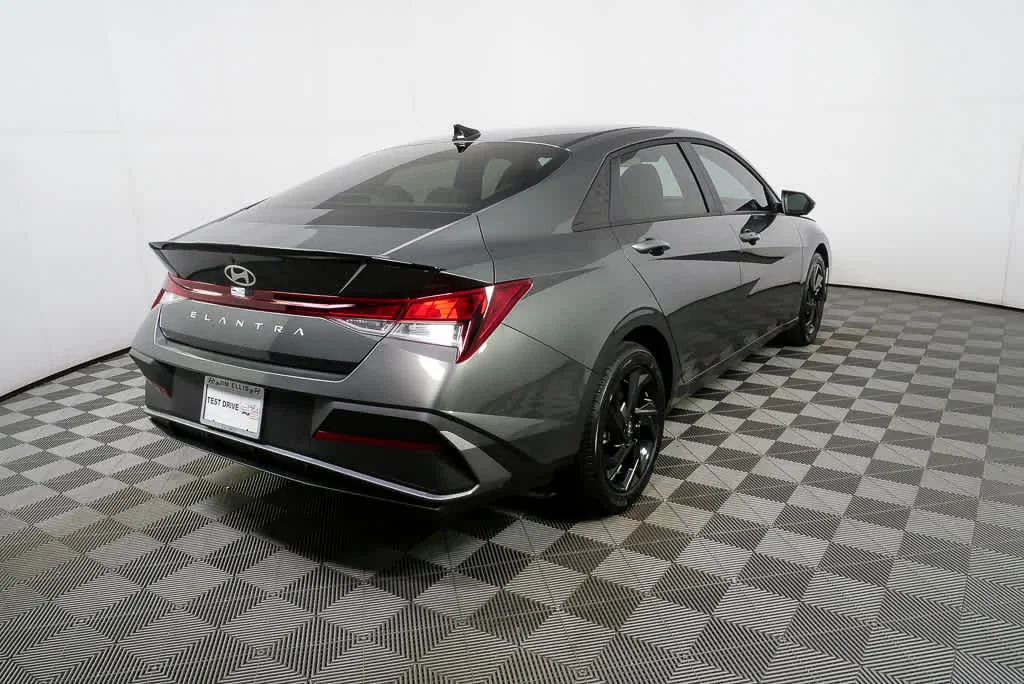 New 2026 Amazon Gray Hyundai SEL Sport image 3