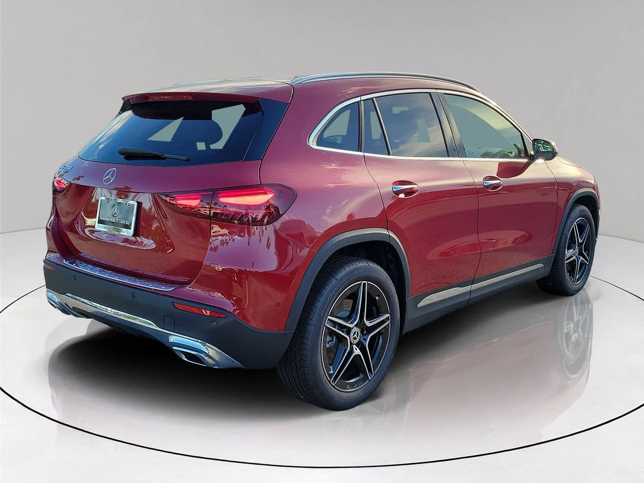 New 2026 MANUFAKTUR Patagonia Red Metallic Mercedes-Benz GLA 250 image 4