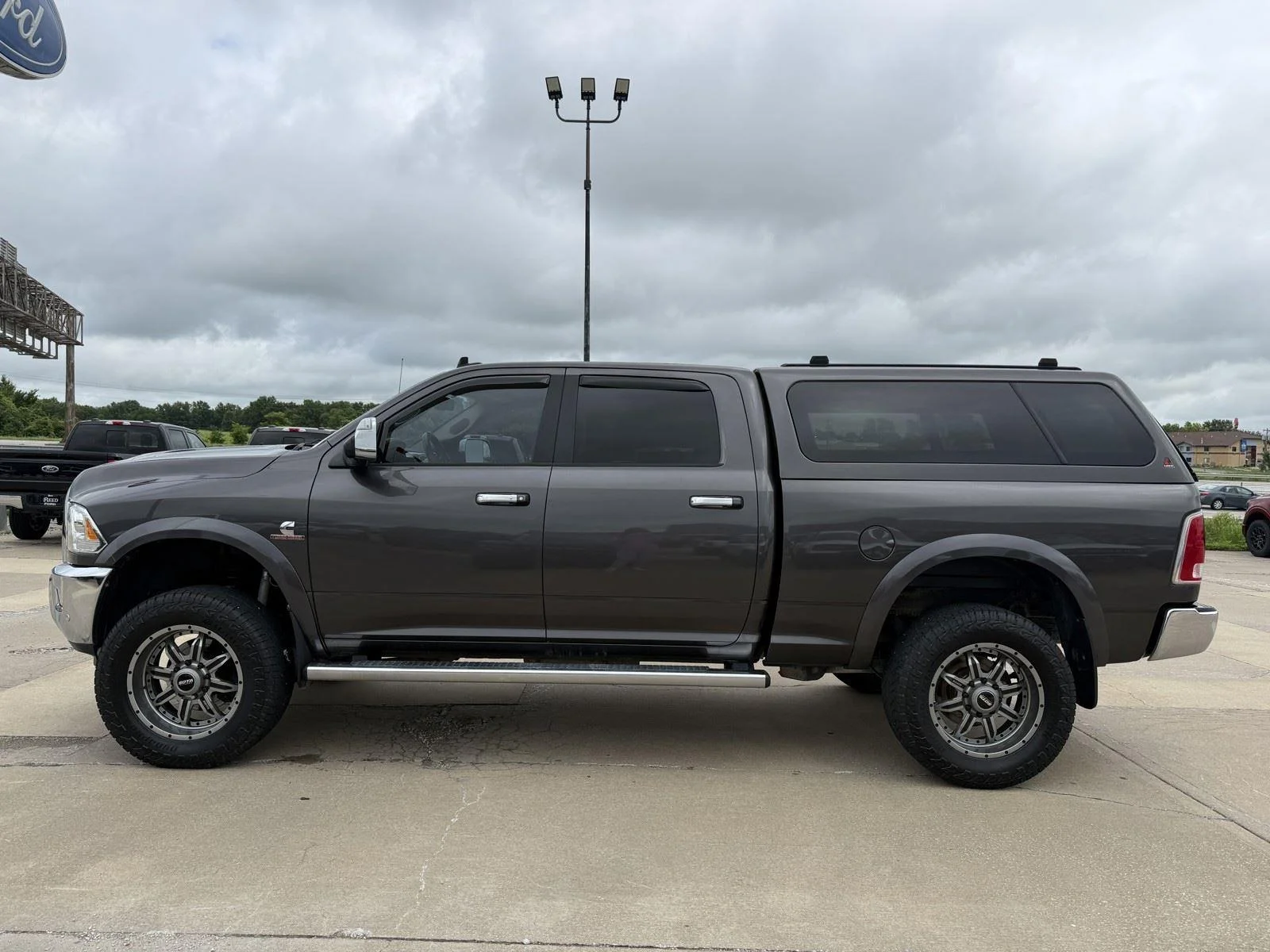 Certified Used 2017 Granite Crystal Clearcoat Metallic Ram Laramie image 5