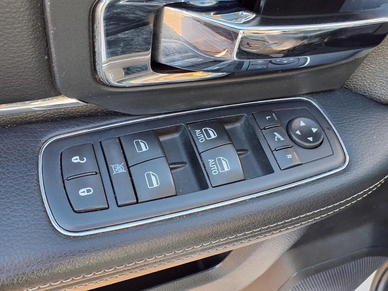 Used 2016 Bright White Clearcoat Ram Laramie image 23