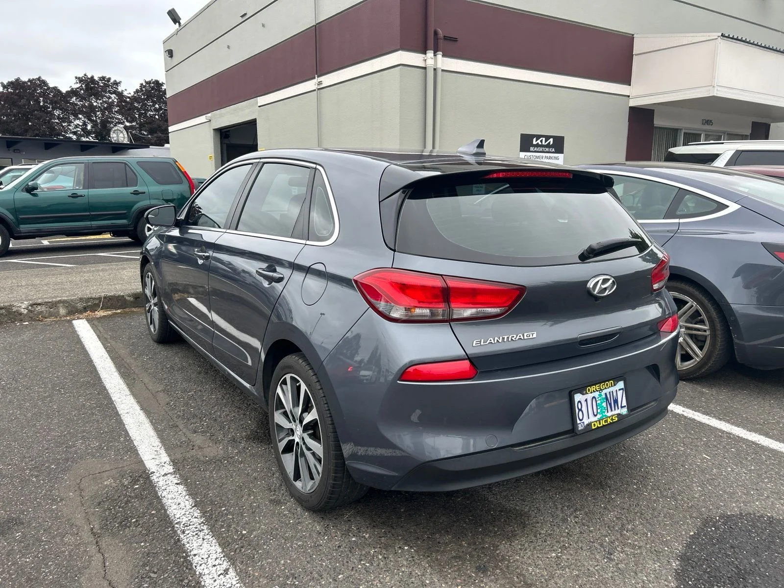 Used 2018 Summit White Hyundai Base image 4