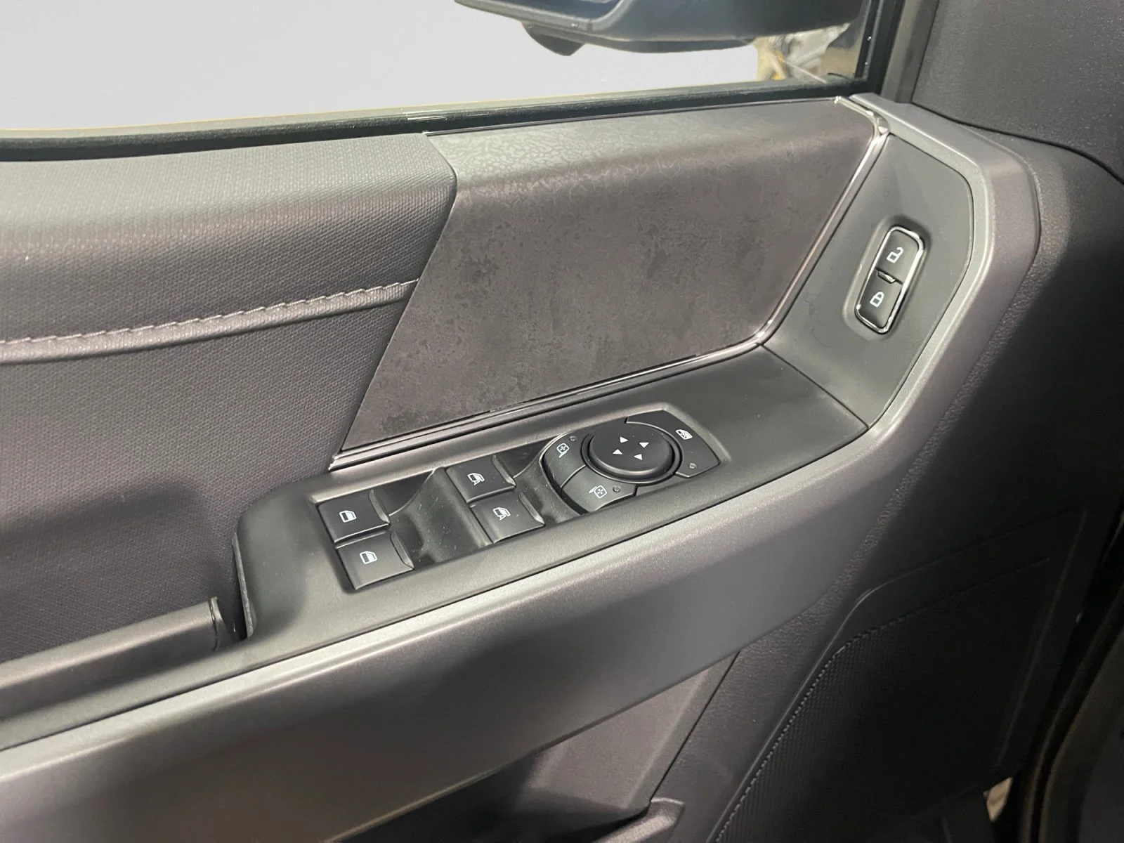 New 2026 Agate Black Metallic Ford XLT image 12