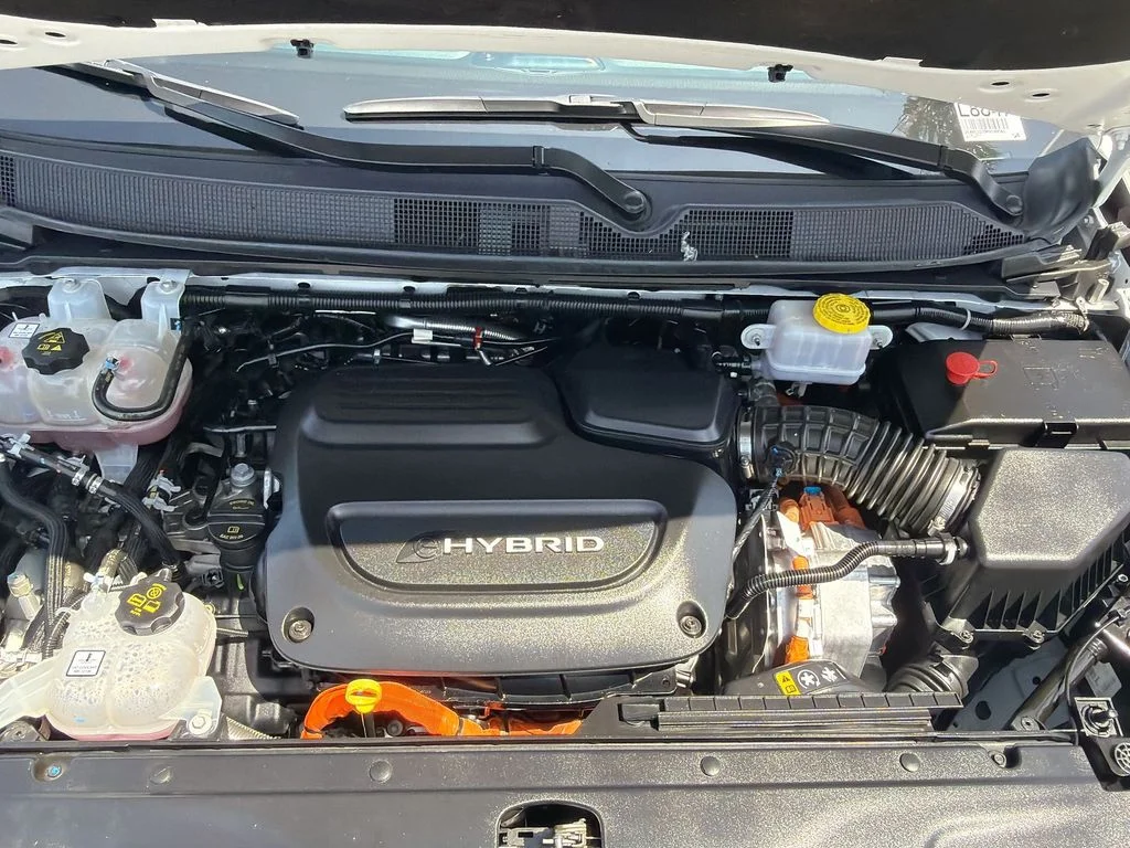 Used 2023 White Chrysler Limited image 18