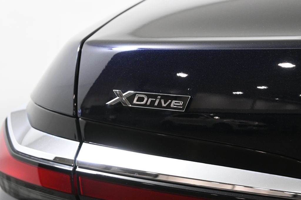 Used 2024 Black BMW 760i xDrive image 37