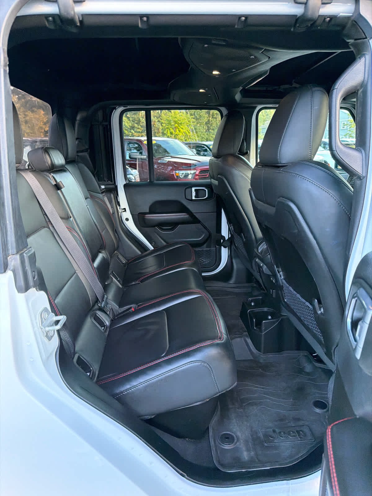 Used 2024 Bright White Clearcoat Jeep Rubicon image 21