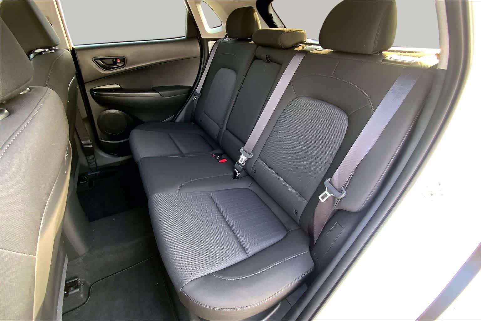 Used 2022 Lunar White Hyundai SEL image 21