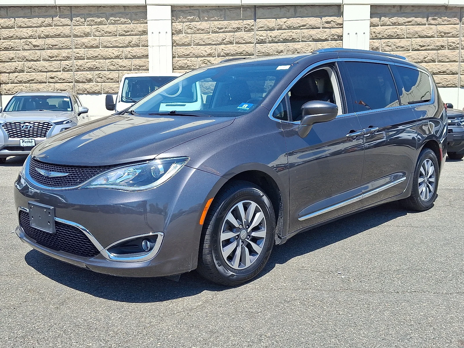 2020 Chrysler Pacifica Touring L Plus's photo