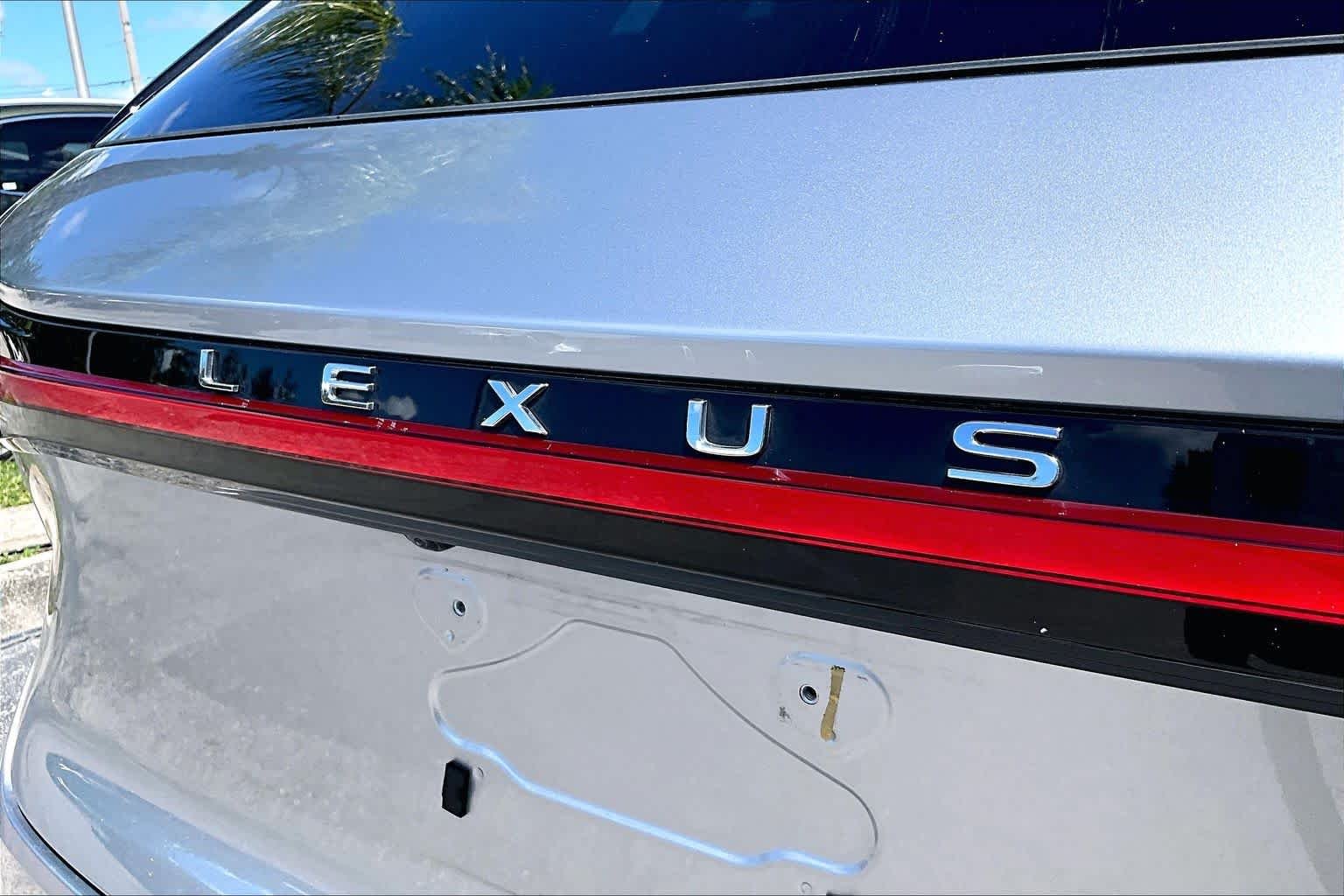 Used 2024 Iridium Lexus Premium Plus image 31