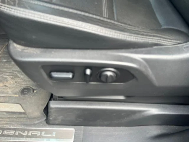 Used 2021 Black GMC Denali image 34