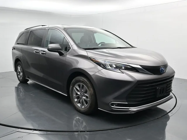2024 Toyota Sienna XLE