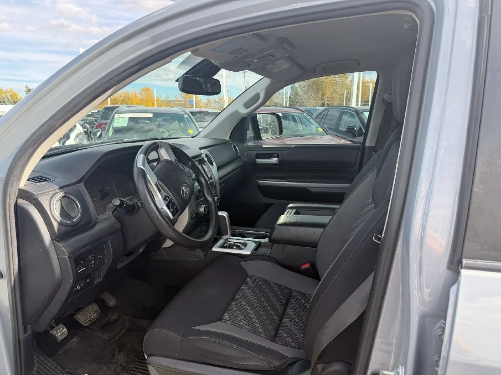 Used 2021  Toyota SR5 image 3