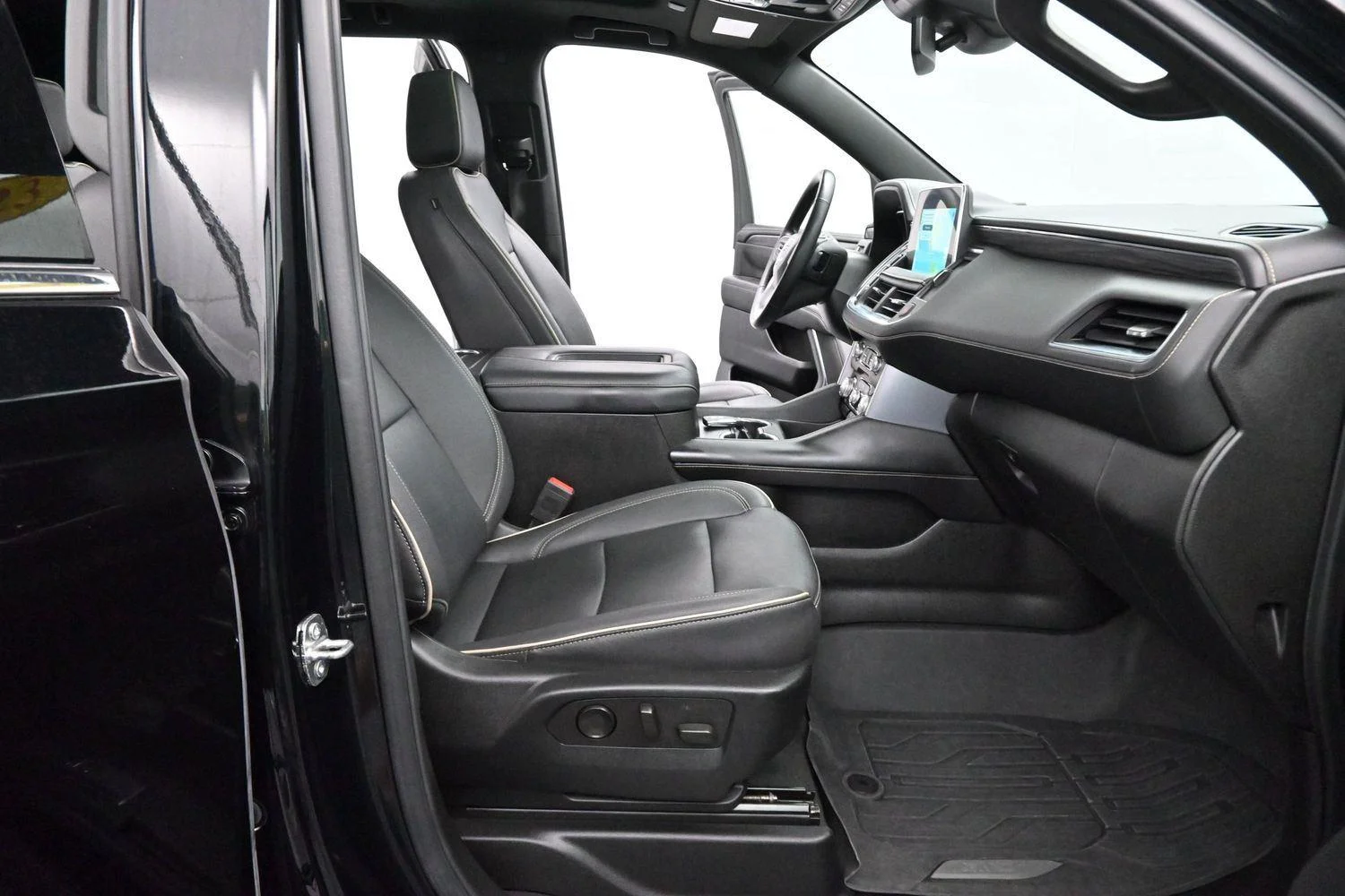 Used 2023 Onyx Black GMC SLT image 36