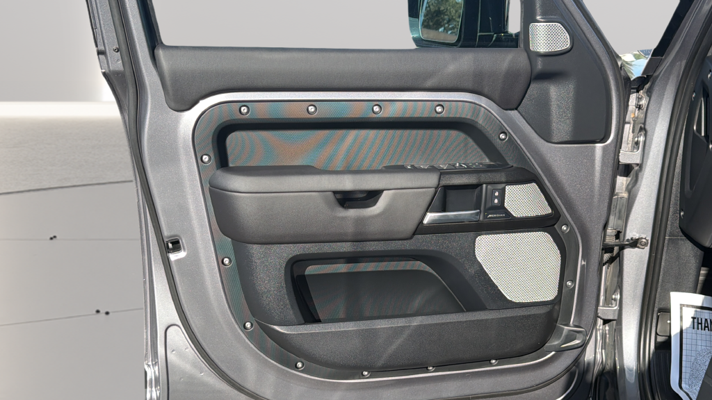 Used 2024  Land Rover Outbound image 20