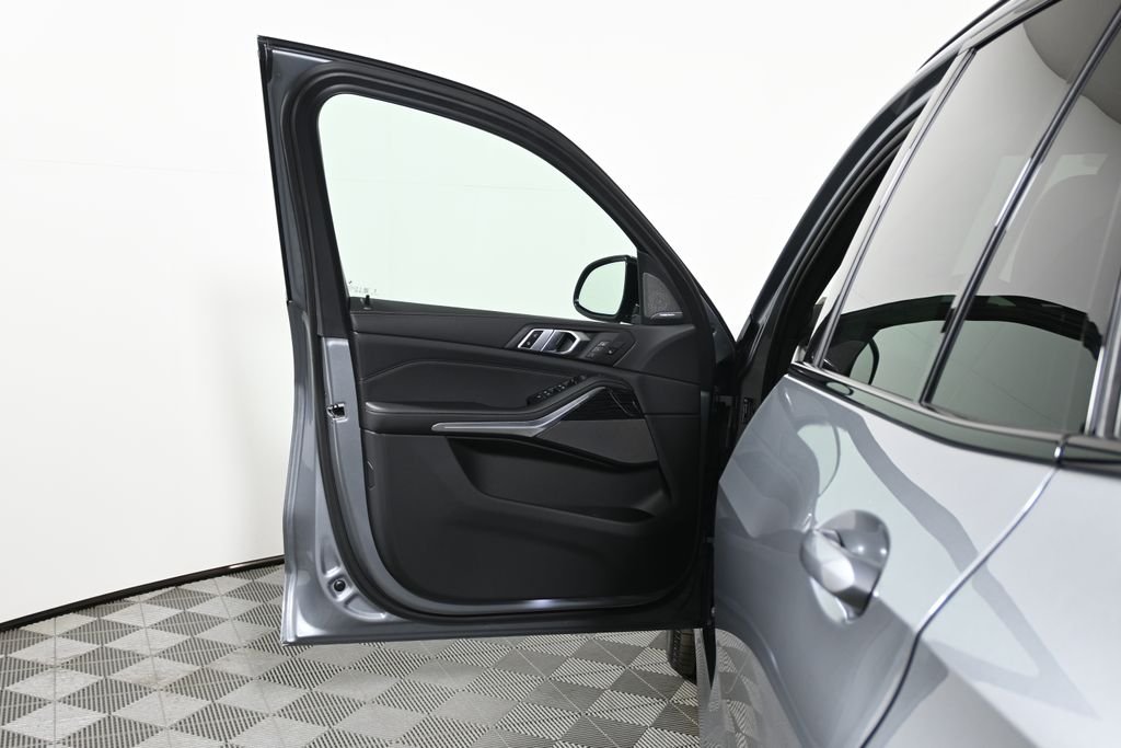 Used 2026 Gray BMW xDrive40i image 28