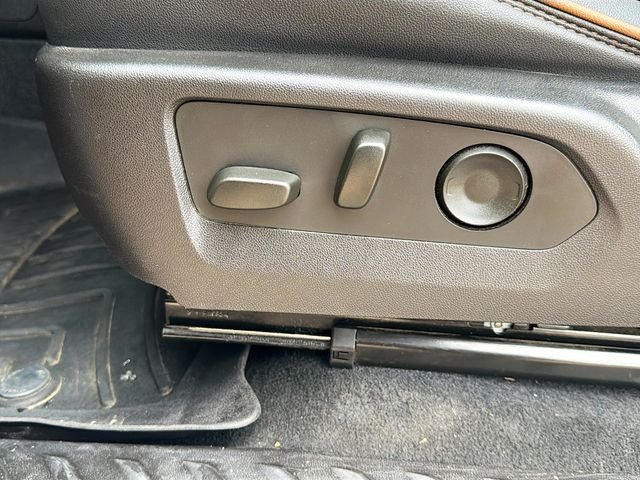 Used 2024 White GMC AT4 image 19