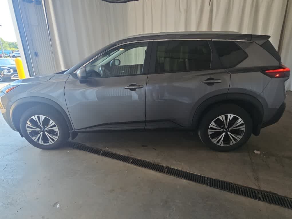 Used 2023 Gun Metallic Nissan SV image 3