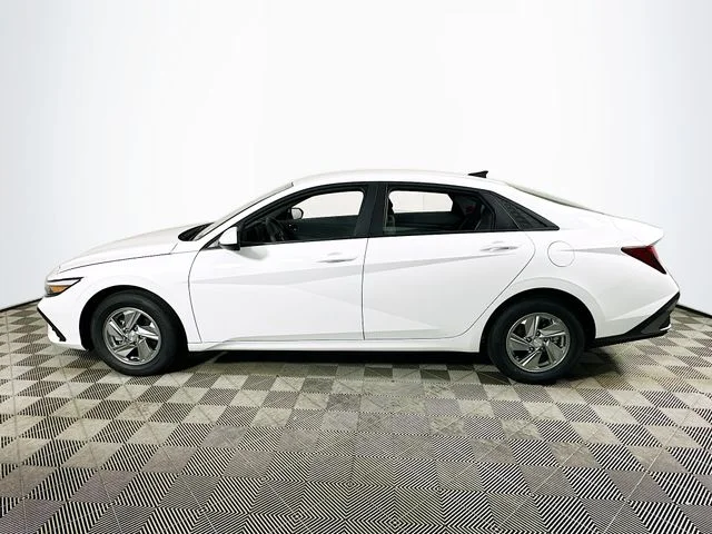 New 2026 Hyundai ELANTRA SE