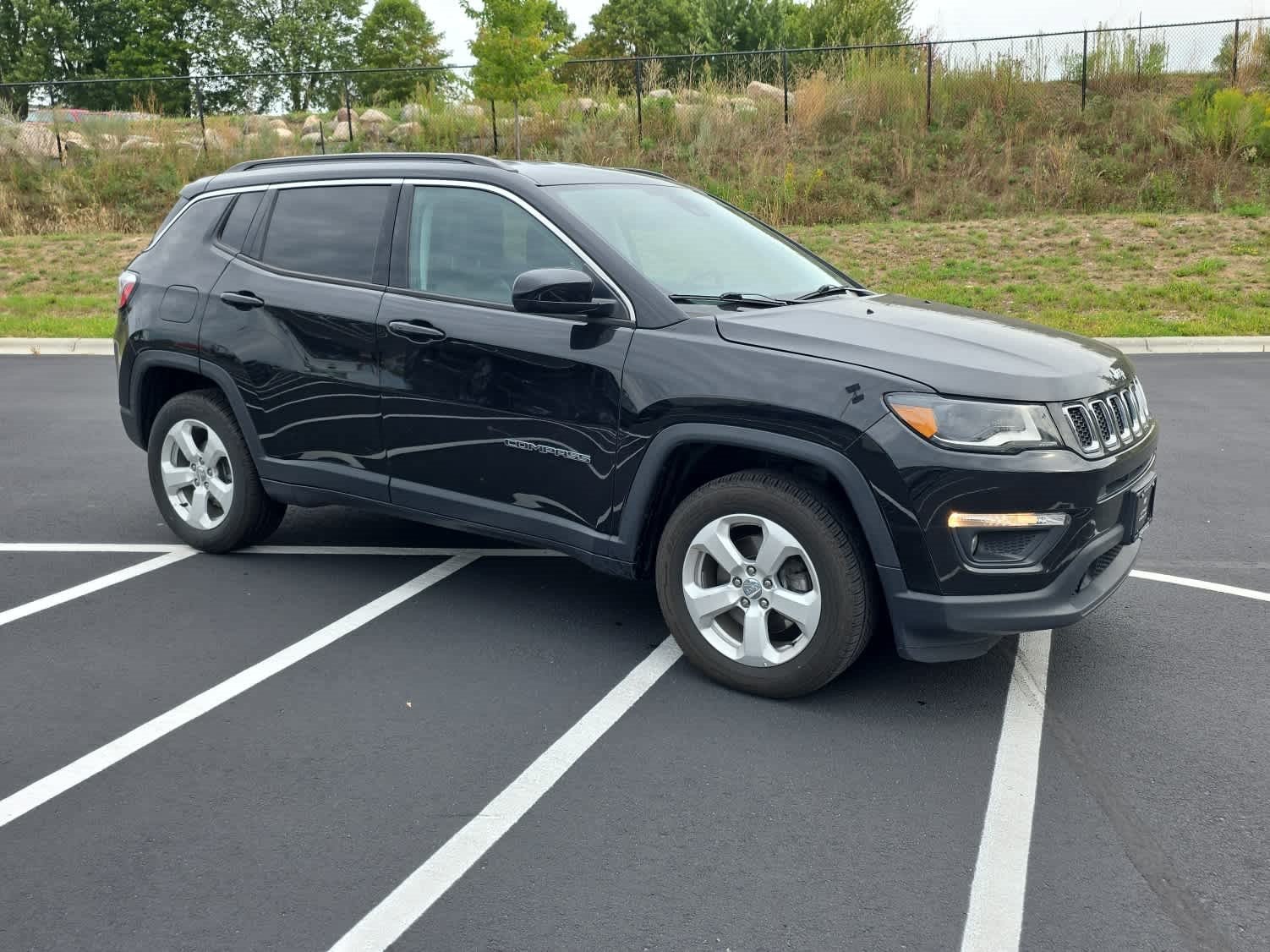 Used 2018 Jeep Compass Latitude with VIN 3C4NJDBB5JT372186 for sale in Vadnais Heights, MN