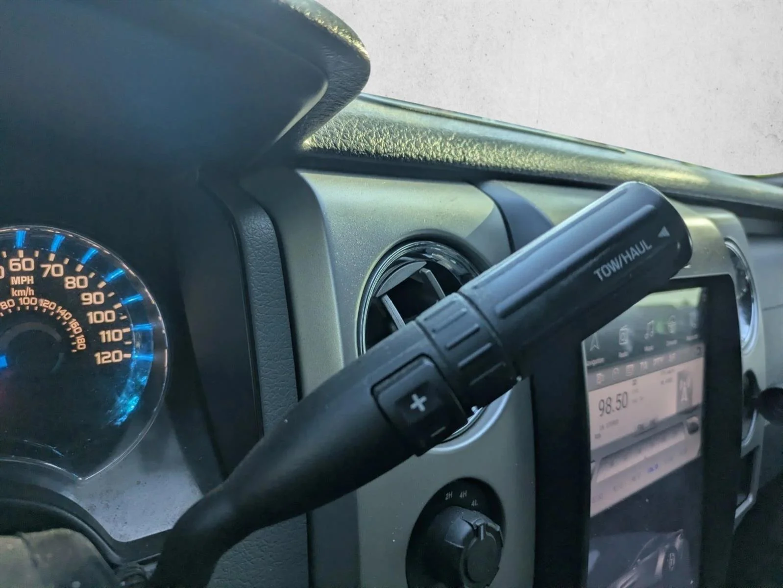 Used 2013 Sterling Gray Metallic Ford XLT image 10