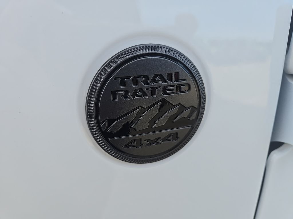 New 2026 Bright White Clear-Coat Exterior Paint Jeep Sahara image 20