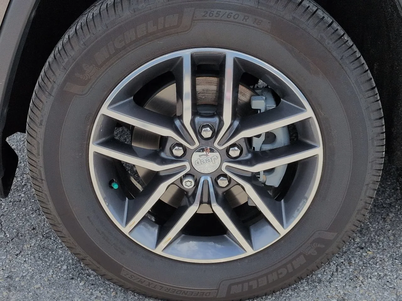 Used 2018 Granite Crystal Metallic Clearcoat Jeep Limited image 11