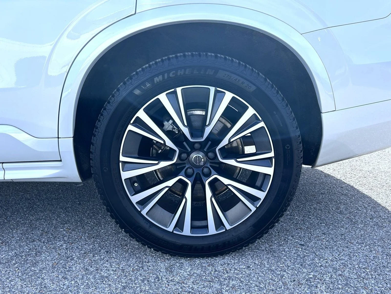 Certified Used 2020 White Volvo T6 Momentum image 24
