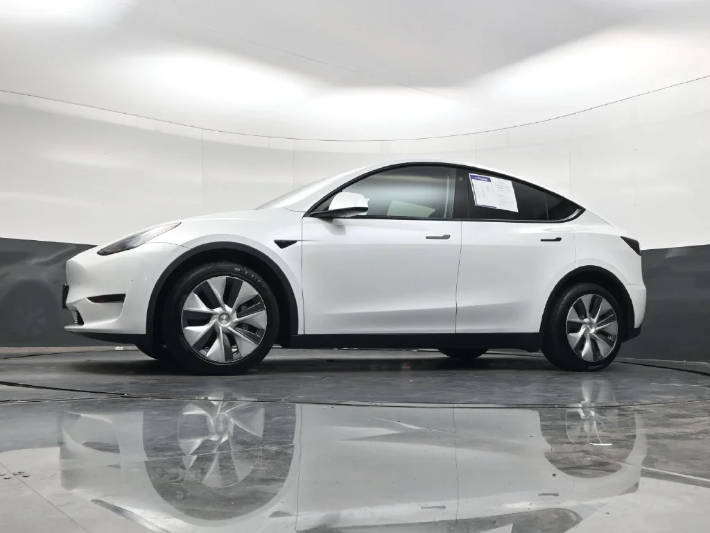 Used 2022  Tesla Long Range image 26