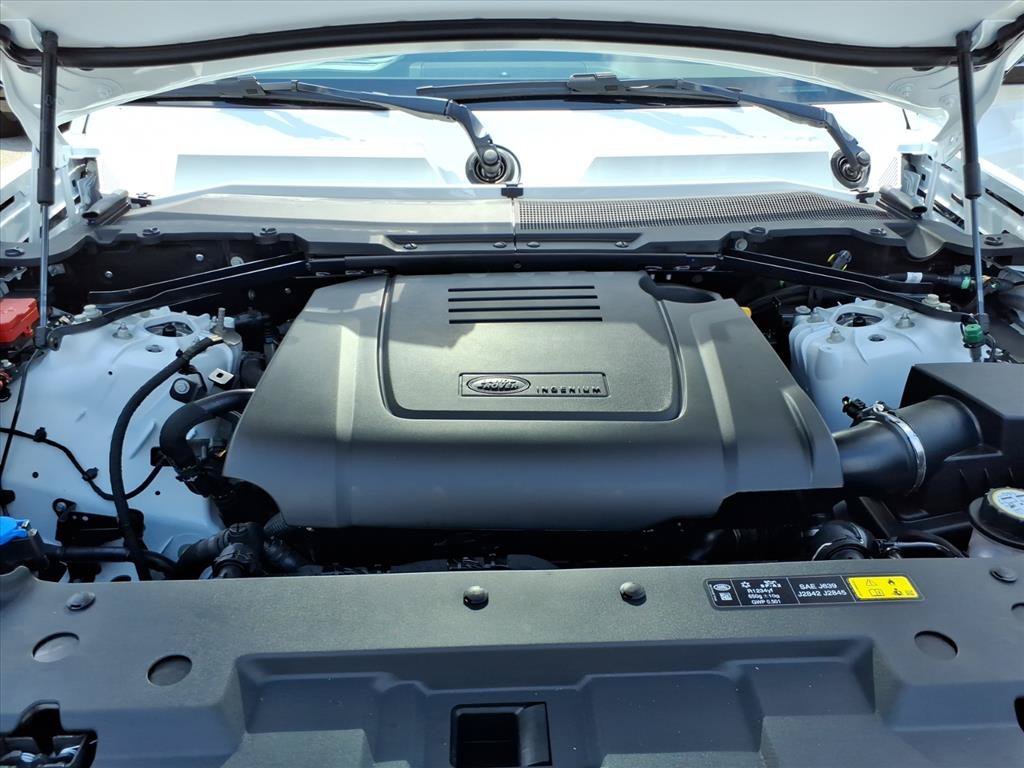 Certified Used 2026 Fuji White Land Rover S image 10