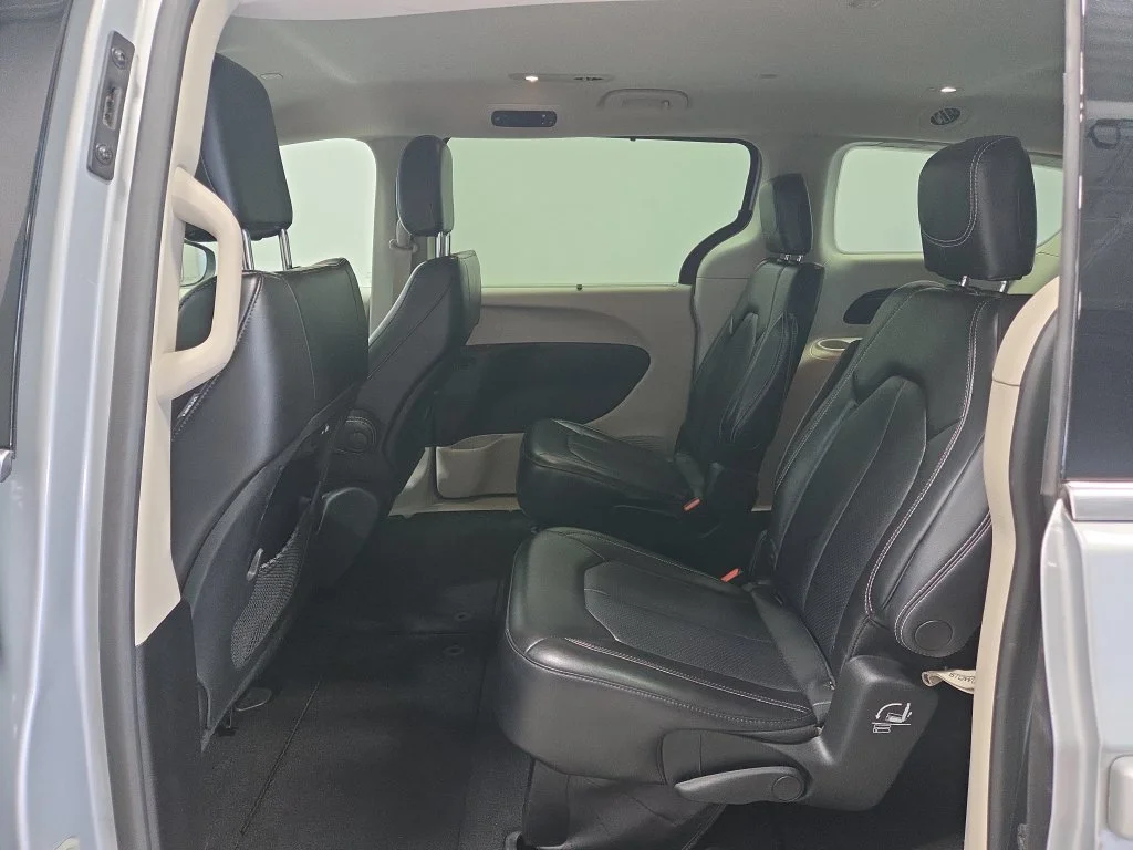Used 2023 Silver Chrysler Touring L image 23