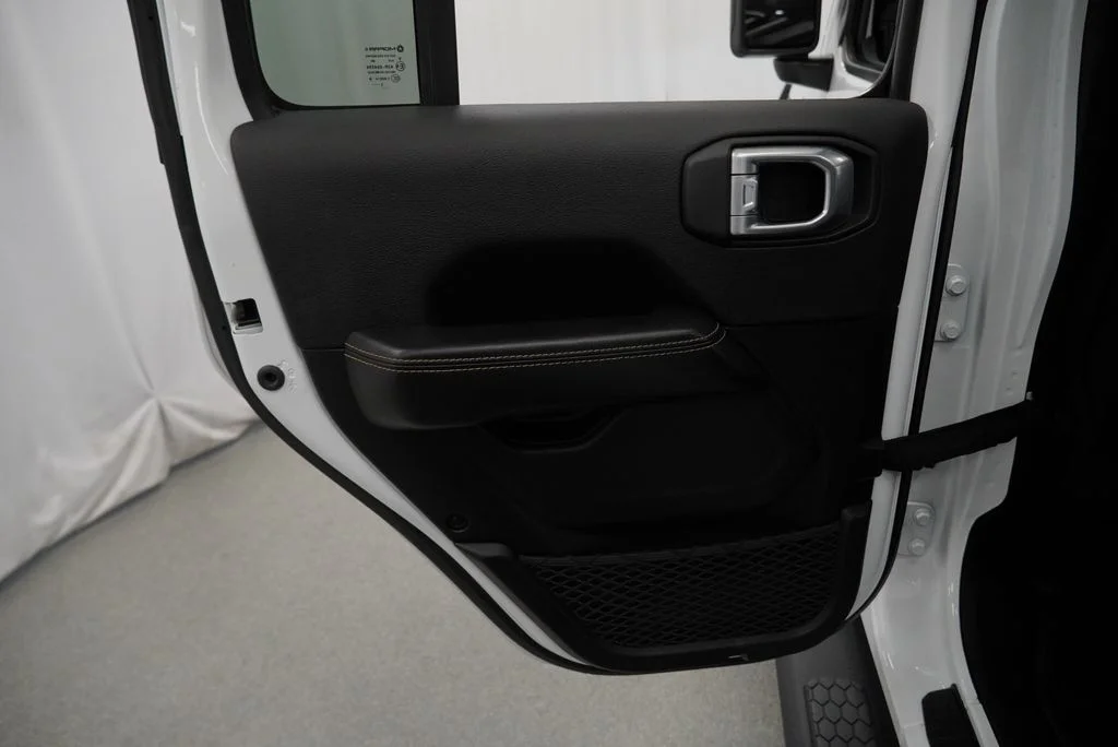 Used 2024 White Jeep Sahara image 39