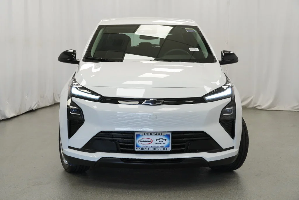 New 2027 Summit White Chevrolet LT image 32