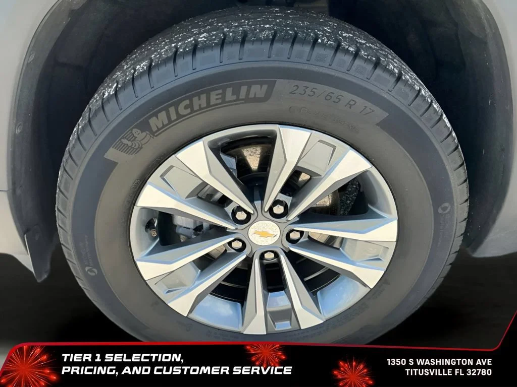 Used 2025 Mosaic Black Metallic Chevrolet LT image 38