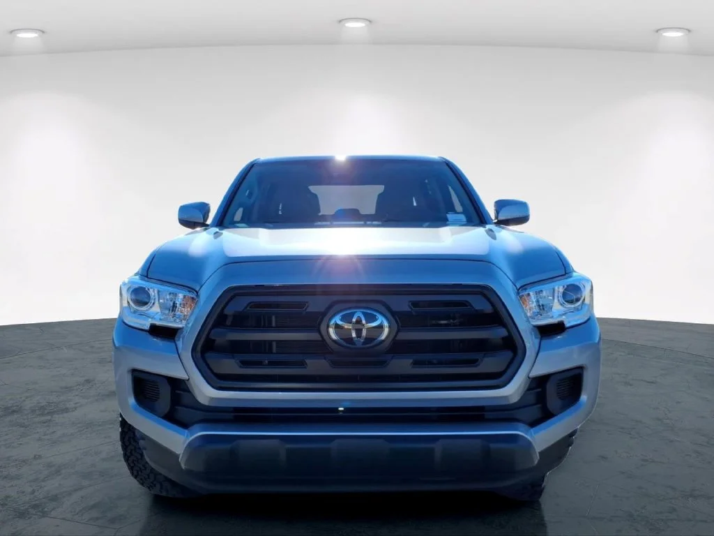 Used 2019 Silver Toyota SR image 4