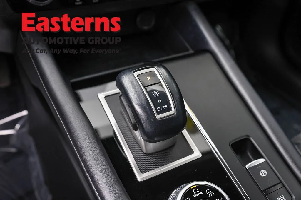 Used 2023 Blue Mitsubishi SE image 13