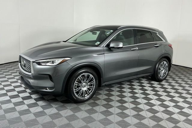 Used 2019 Gray INFINITI ESSENTIAL image 4
